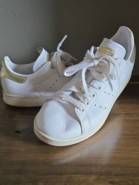 Stan Smith adidas White Leather Sneakers Gold Heel Accent 7.5 Retro Vintage Look